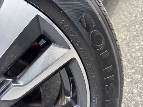 Used 2025 Nissan Versa SV image 28