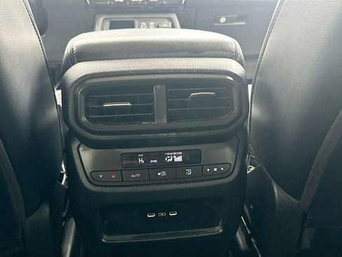 Used 2024 Honda Pilot Touring image 27