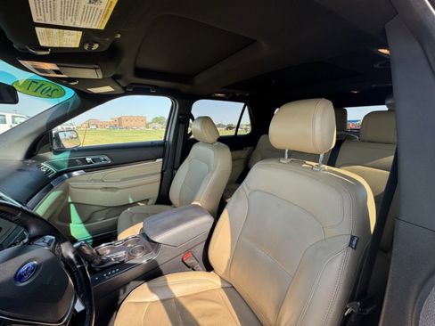 Used 2017 Ford Explorer Limited image 10