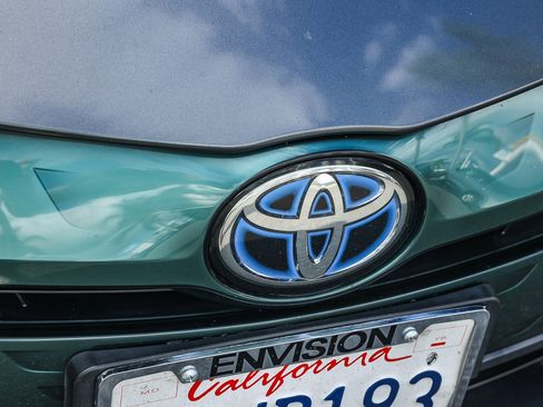 Used 2019 Toyota Prius Prime Advanced image 14