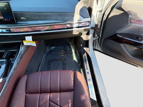 New 2026 BMW 750e xDrive w/ Executive Package image 18