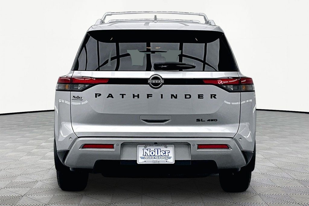 Used 2023 Nissan Pathfinder SL w/ Lighting Package (N92) AWD/4WD image 4