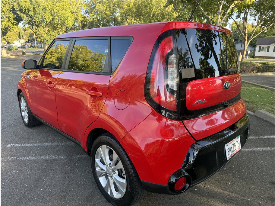 Used 2016 Kia Soul + FWD image 3