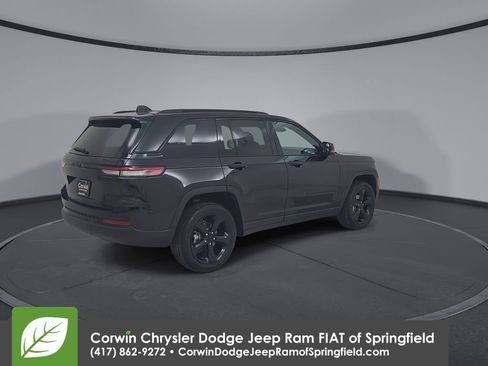 Used 2023 Jeep Grand Cherokee Altitude image 15