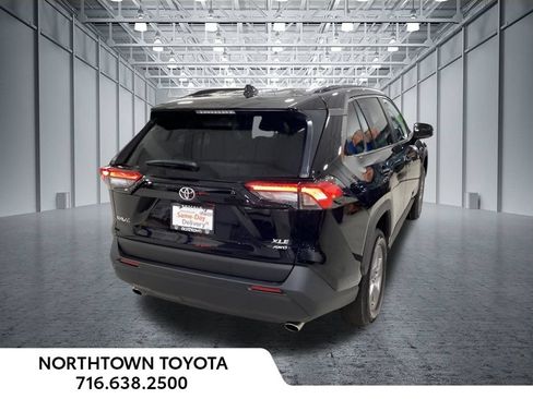 Used 2025 Toyota RAV4 XLE AWD/4WD image 7