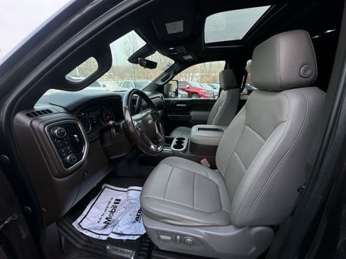 Used 2021 Chevrolet Silverado 2500 LTZ w/ LTZ Convenience Package image 9