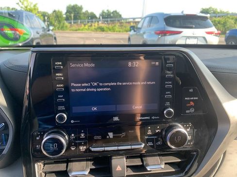 Used 2020 Toyota Highlander Limited AWD/4WD image 21