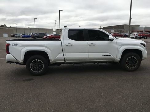 Used 2025 Toyota Tacoma TRD Sport AWD/4WD image 7