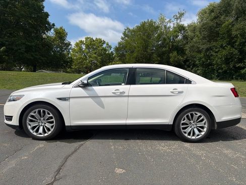 Used 2019 Ford Taurus Limited FWD image 4