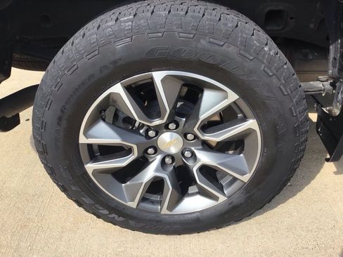 Used 2024 Chevrolet Silverado 1500 LT AWD/4WD image 27