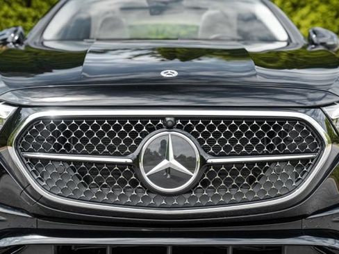 Used 2025 Mercedes-Benz E 350 4MATIC Sedan w/ Winter Package image 17