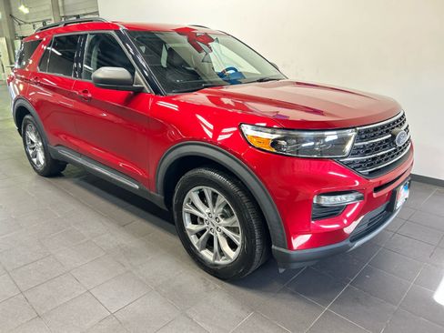 Used 2020 Ford Explorer XLT w/ Equipment Group 202A AWD/4WD image 2