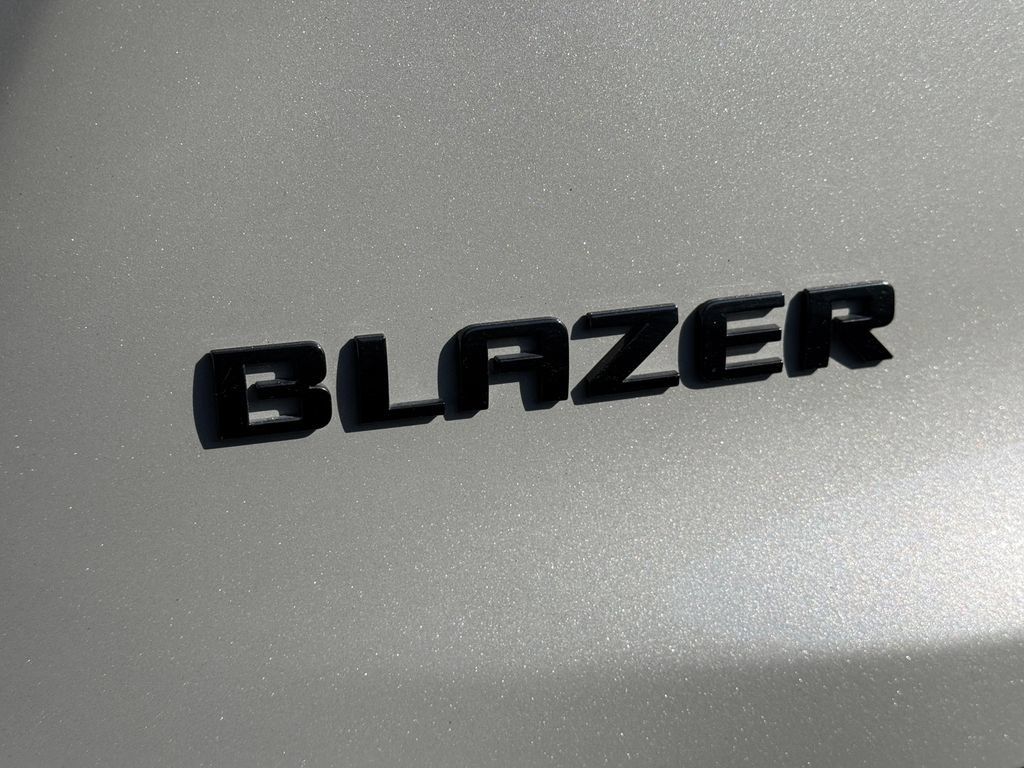 Used 2021 Chevrolet Blazer RS w/ Enhanced Convenience Package FWD image 23