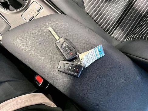 Used 2024 Toyota Camry SE image 36