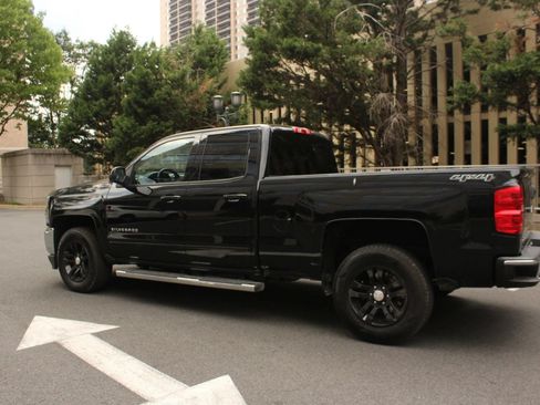 Used 2018 Chevrolet Silverado 1500 LT w/ All Star Edition AWD/4WD image 9
