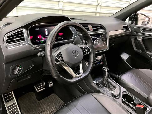 Used 2022 Volkswagen Tiguan SE R-Line image 16