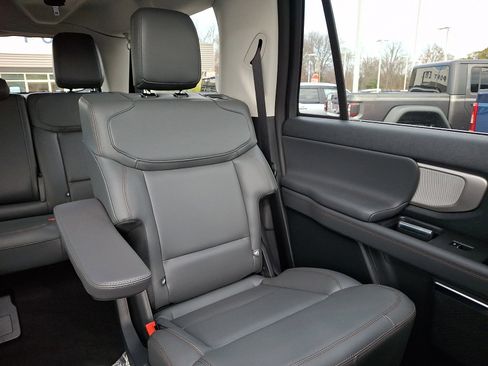 New 2025 Ford Expedition Max Active image 14