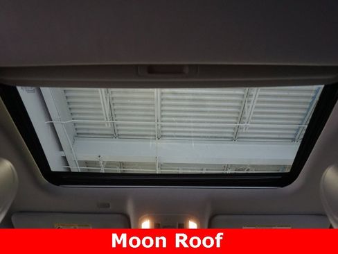 Used 2021 Toyota Highlander XLE image 8