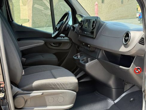 Used 2019 Mercedes-Benz Sprinter 2500 w/ Premium Package image 9