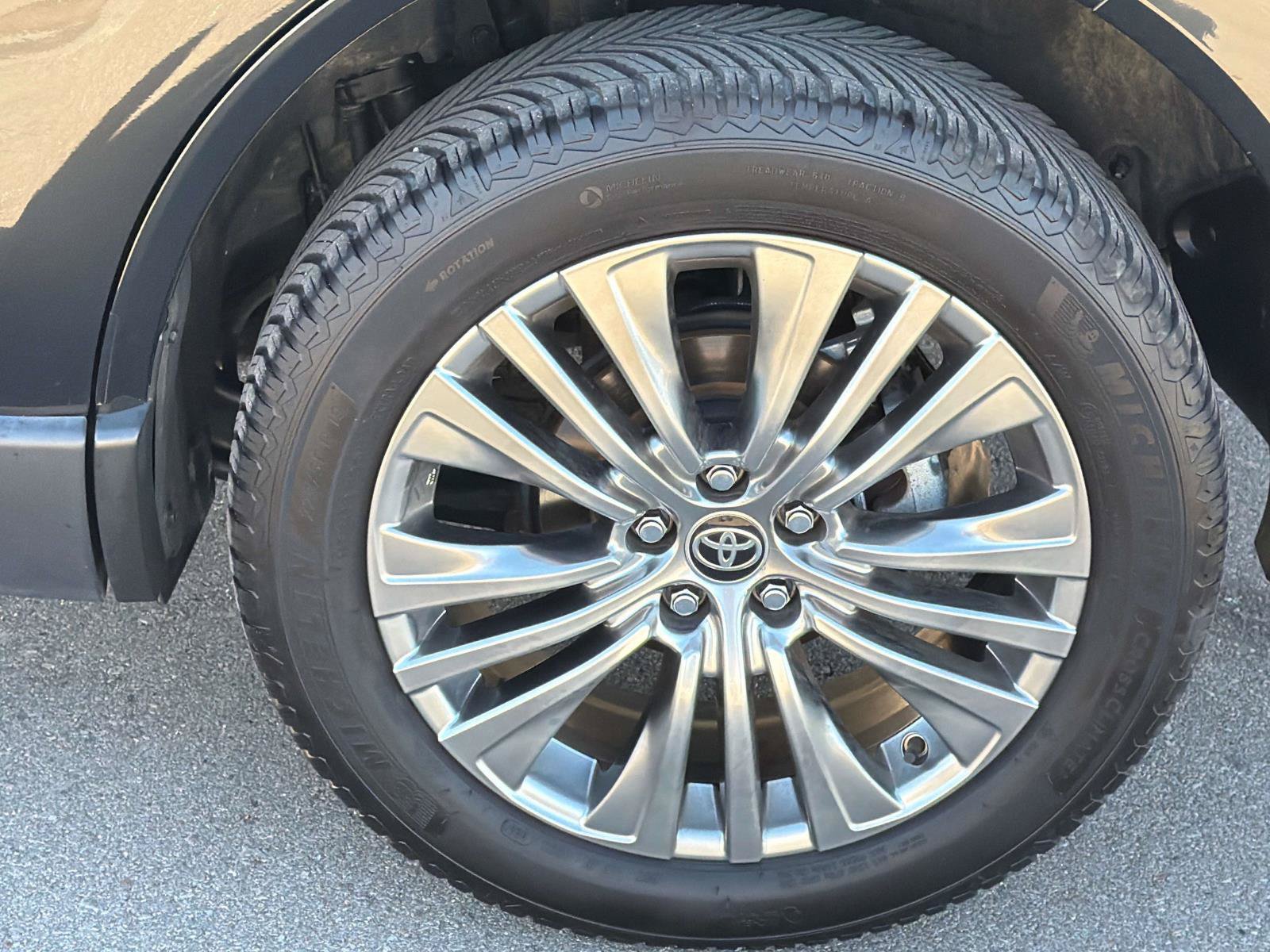 Used 2021 Toyota Venza Limited AWD/4WD image 11