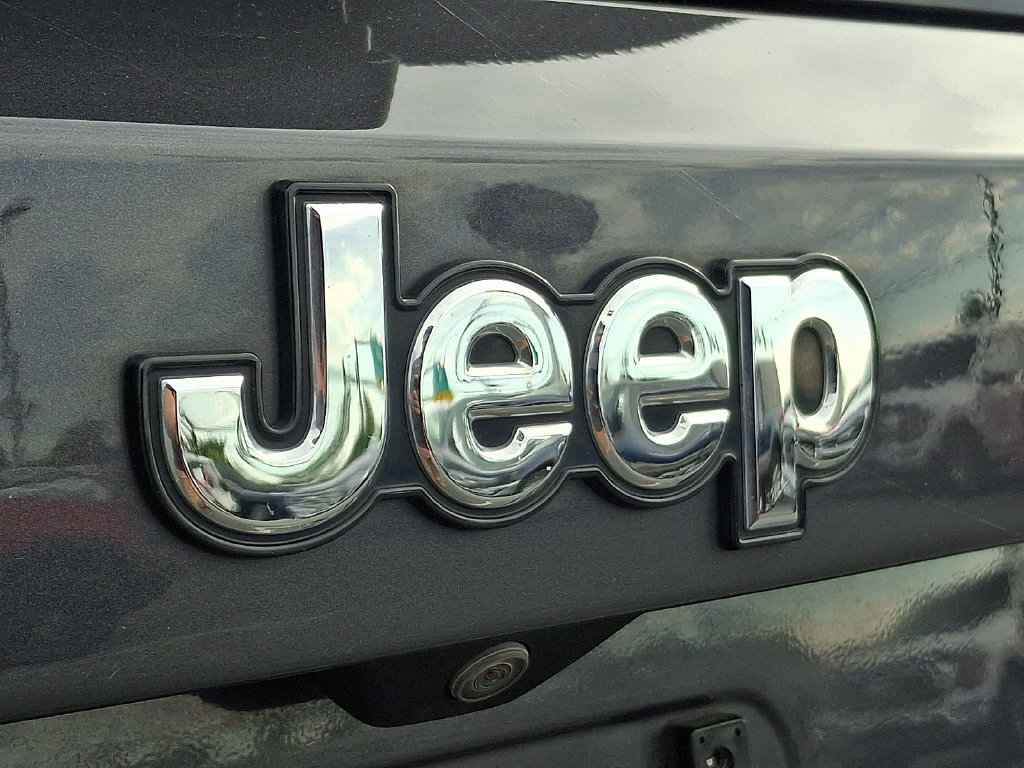 Used 2023 Jeep Renegade Latitude AWD/4WD image 30