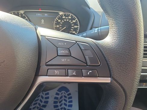 Used 2024 Nissan Altima 2.5 SV image 25