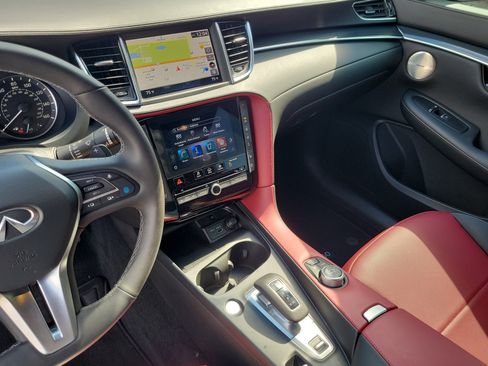 Used 2025 INFINITI QX50 Sport image 26