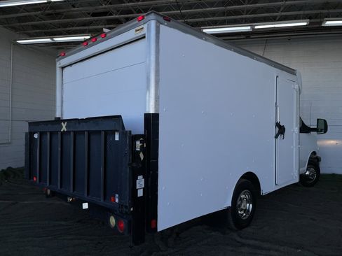 Used 2016 Chevrolet Express 3500 image 5