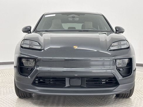 Certified 2025 Porsche Macan Electric image 6