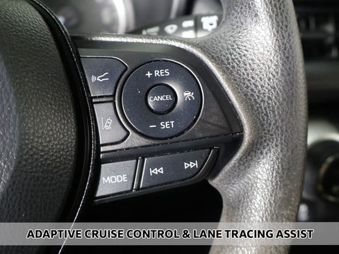 Used 2021 Toyota RAV4 LE AWD/4WD image 3