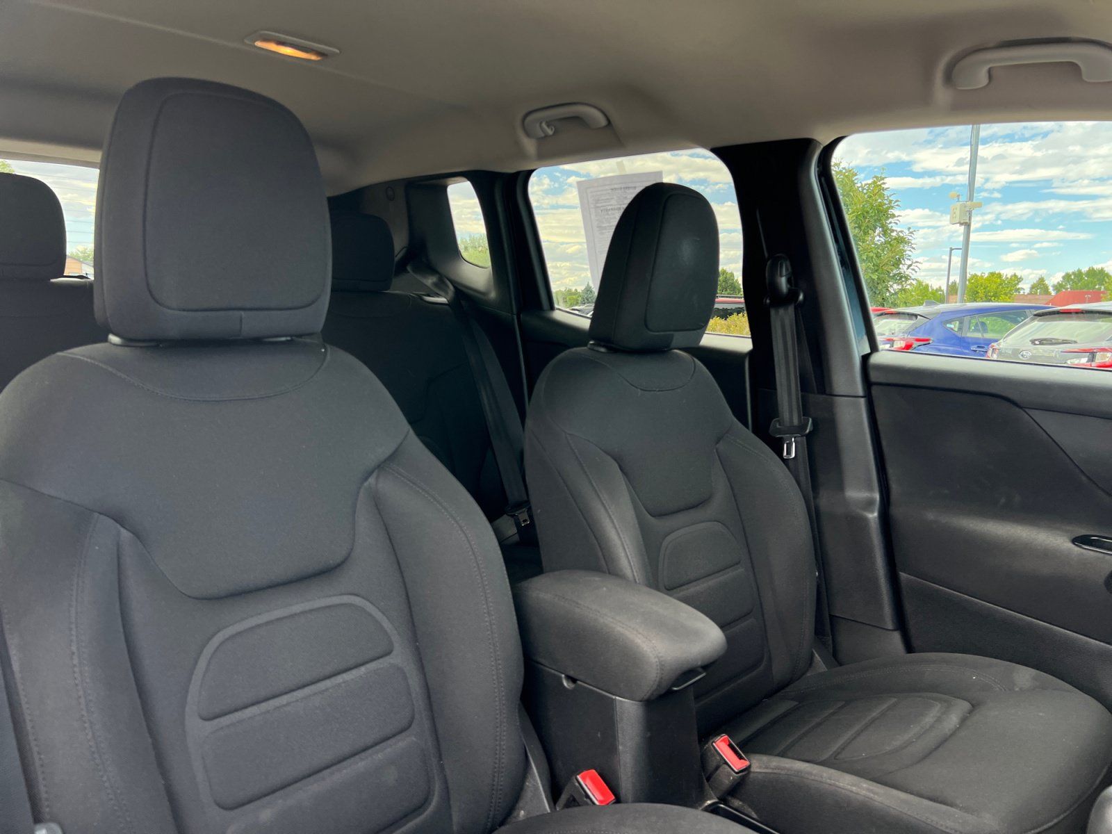 Used 2018 Jeep Renegade Latitude w/ Cold Weather Group AWD/4WD image 19