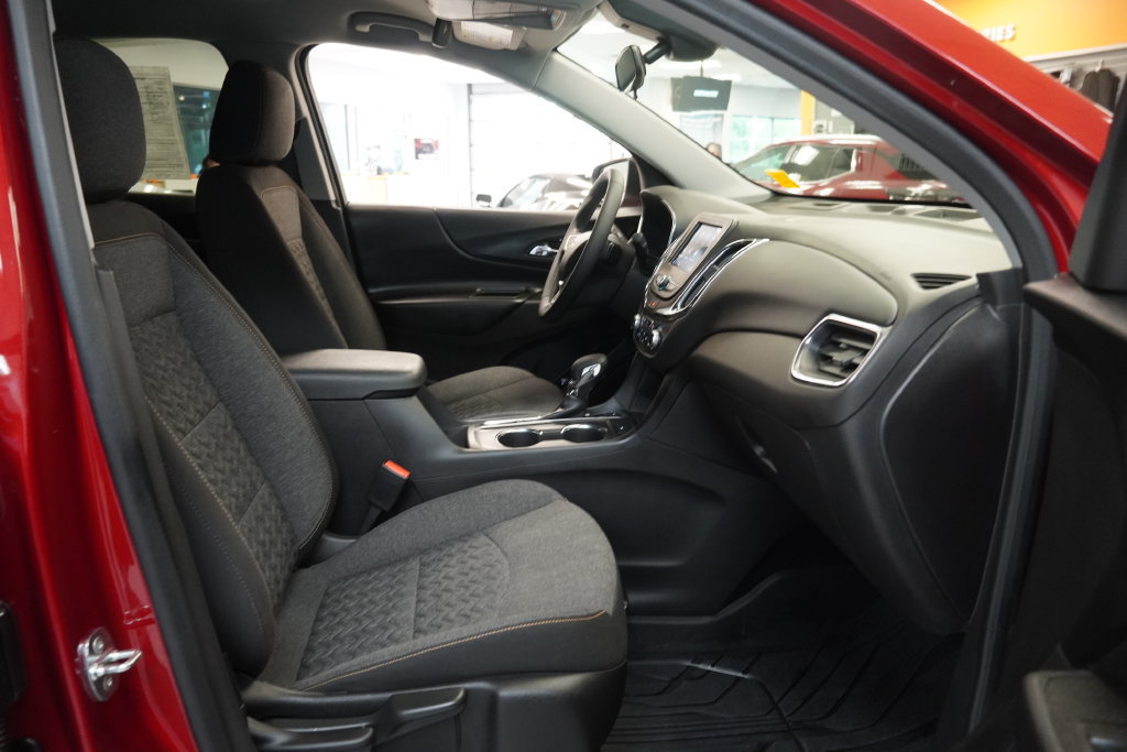 Used 2023 Chevrolet Equinox LT AWD/4WD image 37