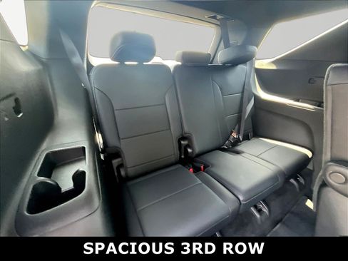 Used 2026 Chevrolet Traverse LT AWD/4WD image 4