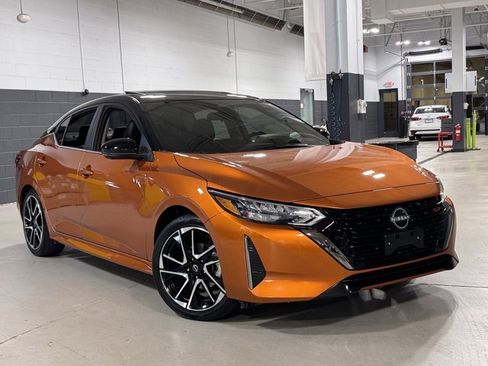 Used 2024 Nissan Sentra SR w/ SR Premium Package image 2