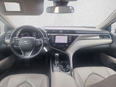 Used 2018 Toyota Camry SE FWD image 16