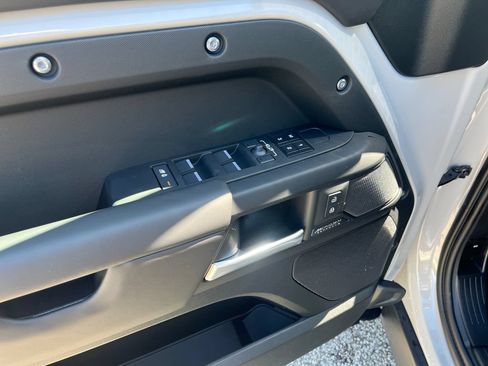 New 2026 Land Rover Defender 110 X-Dynamic SE AWD/4WD image 11