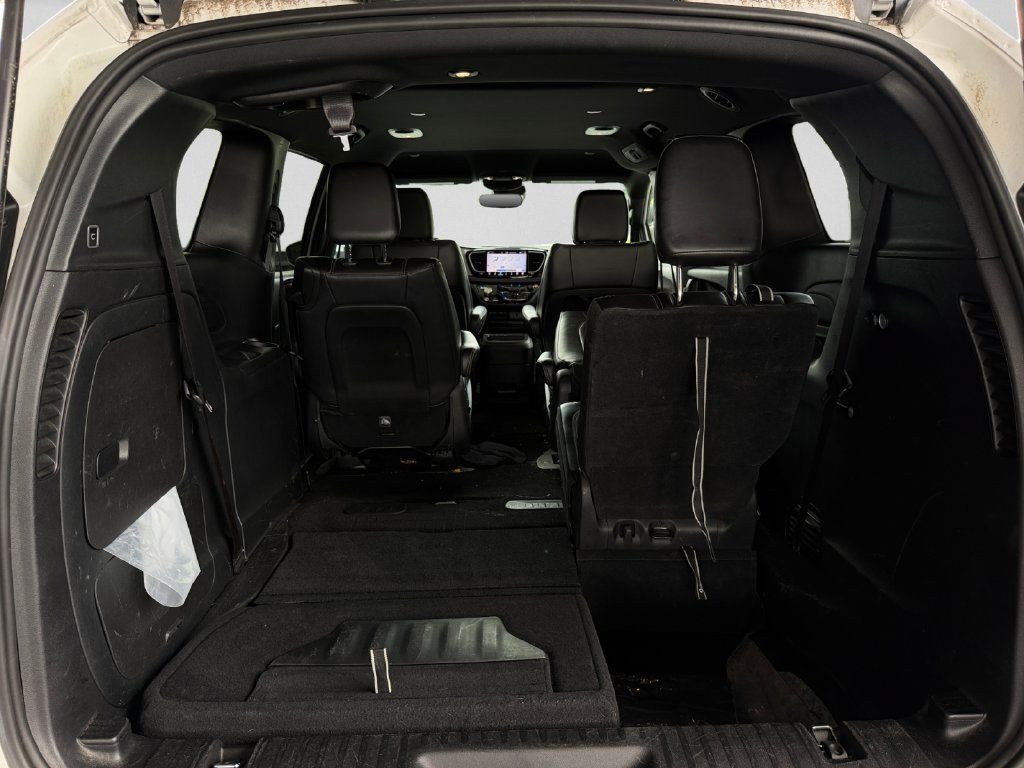 Used 2024 Chrysler Pacifica Limited FWD image 28