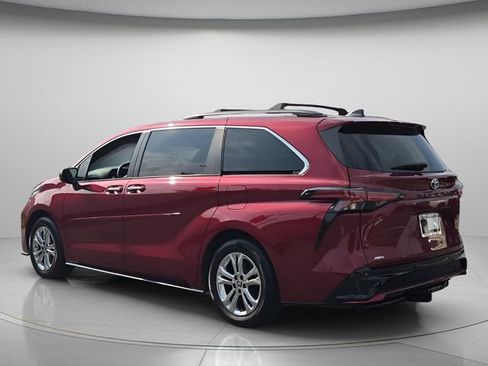 Used 2022 Toyota Sienna XSE w/ XSE Plus Package AWD/4WD image 6