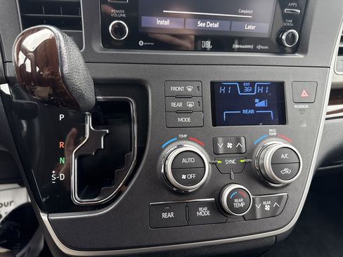 Certified 2020 Toyota Sienna Limited Premium image 27