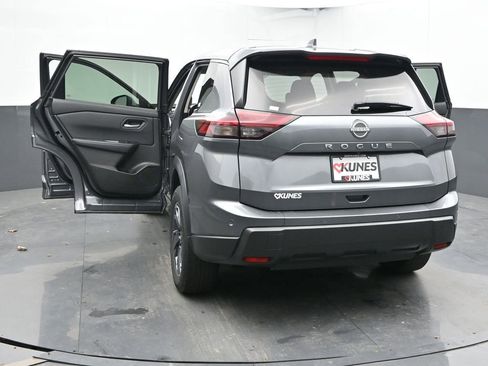 Used 2025 Nissan Rogue SV FWD image 57