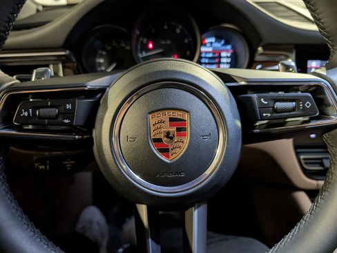 Certified 2026 Porsche Macan AWD/4WD image 28