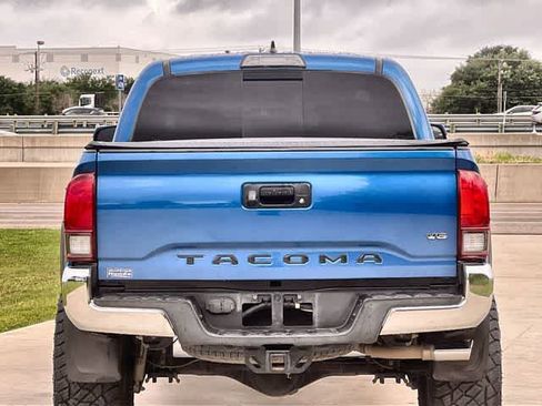 Used 2018 Toyota Tacoma TRD Off-Road RWD image 6