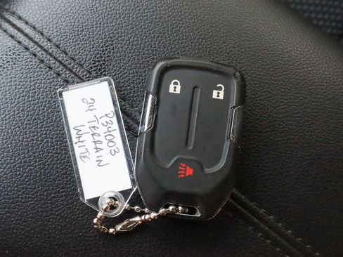 Used 2024 GMC Terrain SLE image 29