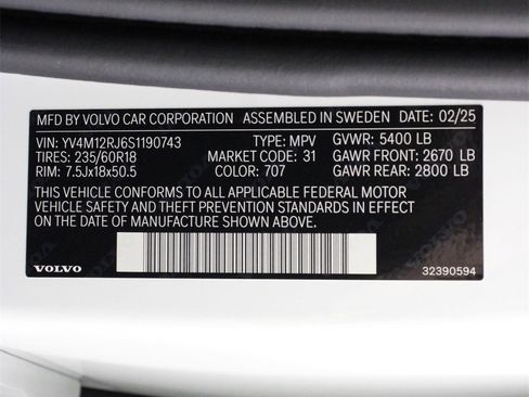 New 2025 Volvo XC60 B5 Core w/ Climate Package image 17