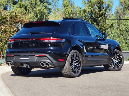 Used 2025 Porsche Macan Loaner image 7
