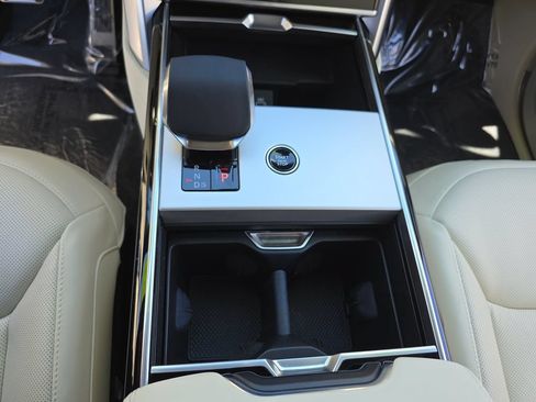 Certified 2025 Land Rover Range Rover SE AWD/4WD image 26