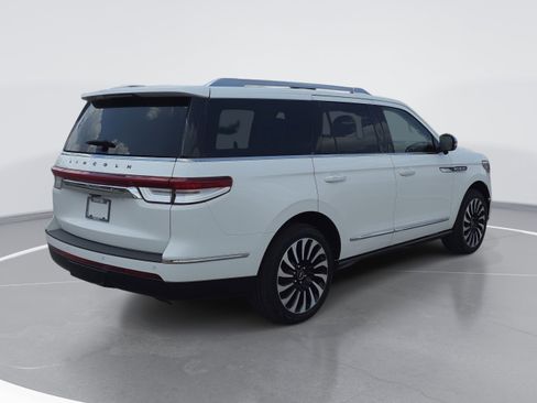 Used 2022 Lincoln Navigator Black Label AWD/4WD image 3