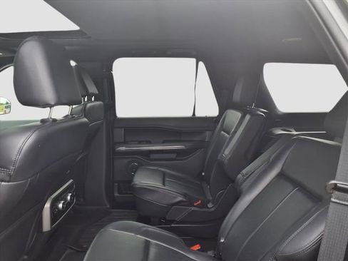 Used 2021 Ford Expedition XLT image 9