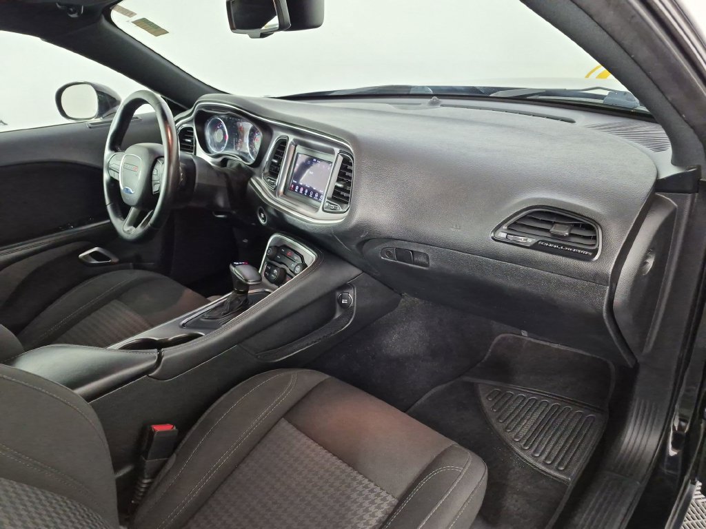Used 2019 Dodge Challenger SXT RWD image 31