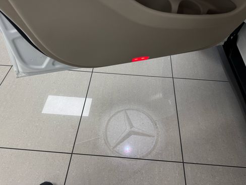 Used 2018 Mercedes-Benz GLC 300 4MATIC image 28